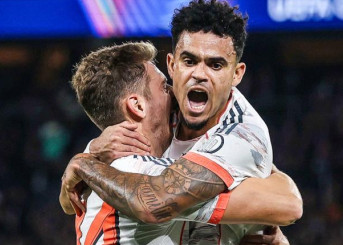 Výkon Luise Díaze zazářil na stadionu Parc des Princes